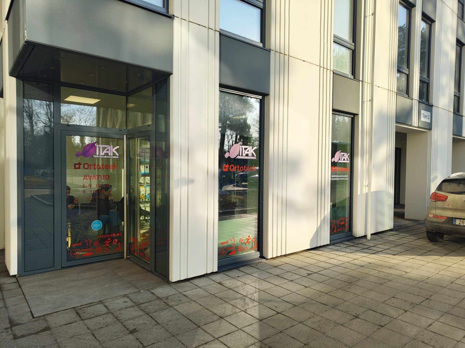 Entrance of the ITAK orthosis centre in Tallinn Järve